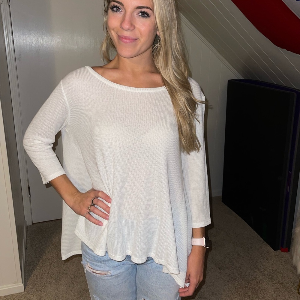 White waffle weave tunic  3/4 length sleeve (longer in back) cherish size small